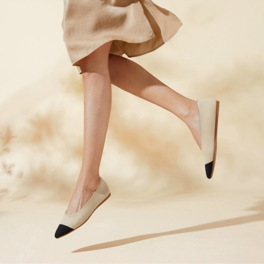 Vivaia Pointed-Toe Ballet Flats Aria 5° in Almond and Black Captoe tan colorway
